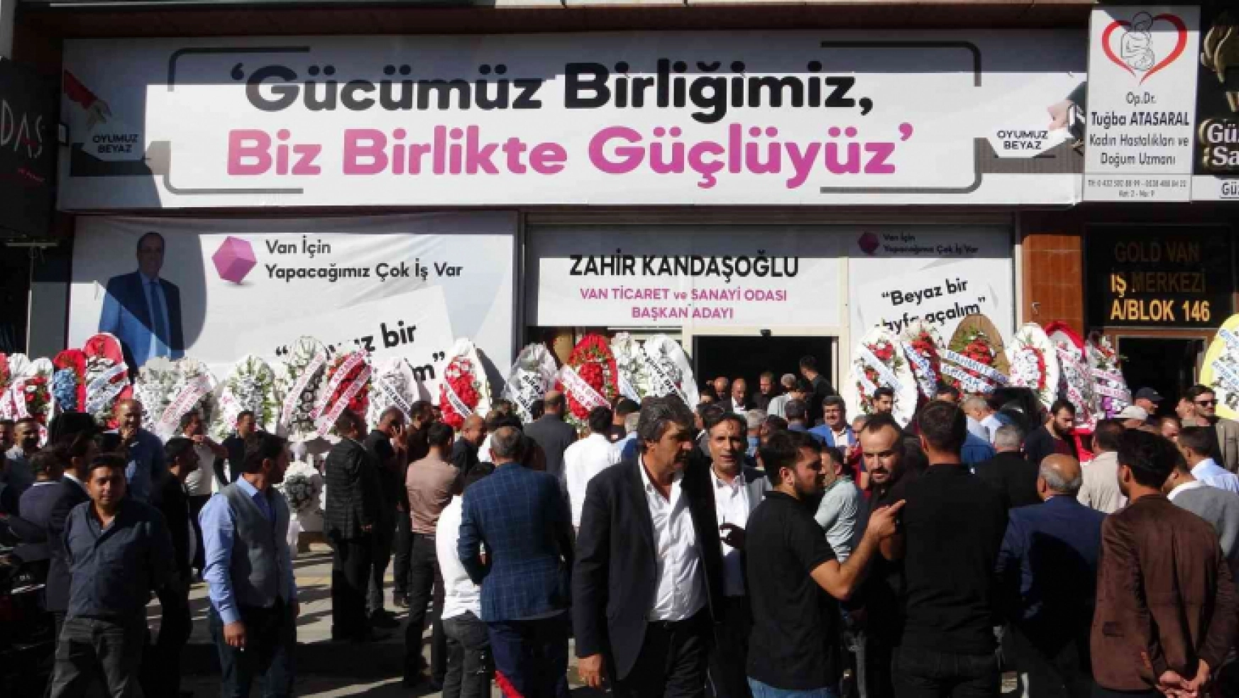Başkan adayı Kandaşoğlu'ndan görkemli seçim ofisi açılışı