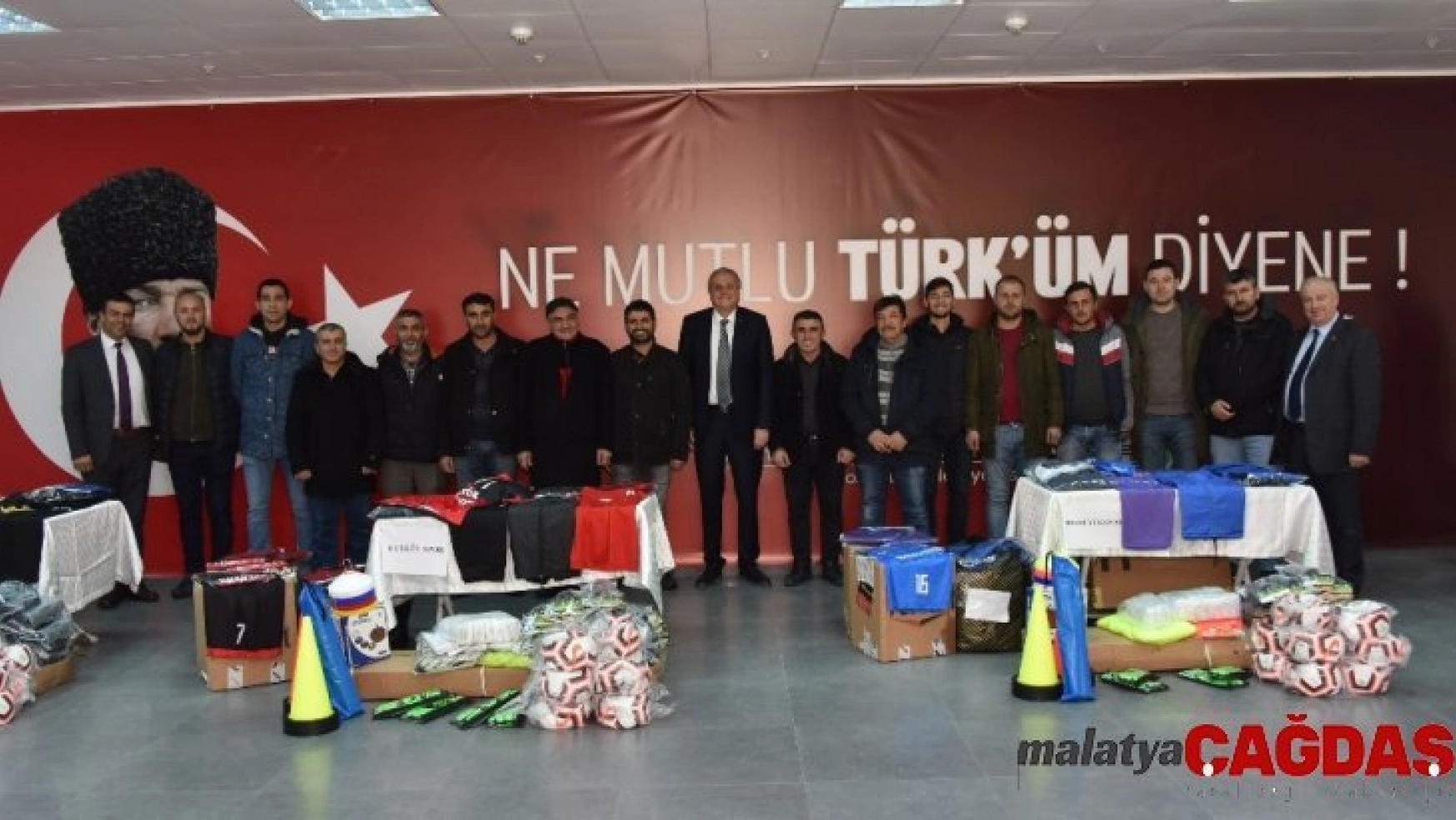 Başkan Bakkalcıoğlu'ndan amatör spor kulüplerine malzeme yardımı