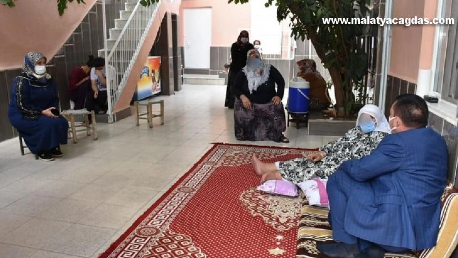 Başkan Beyoğlu, birçok hastalıkla boğuşan Makbule anneye umut oldu