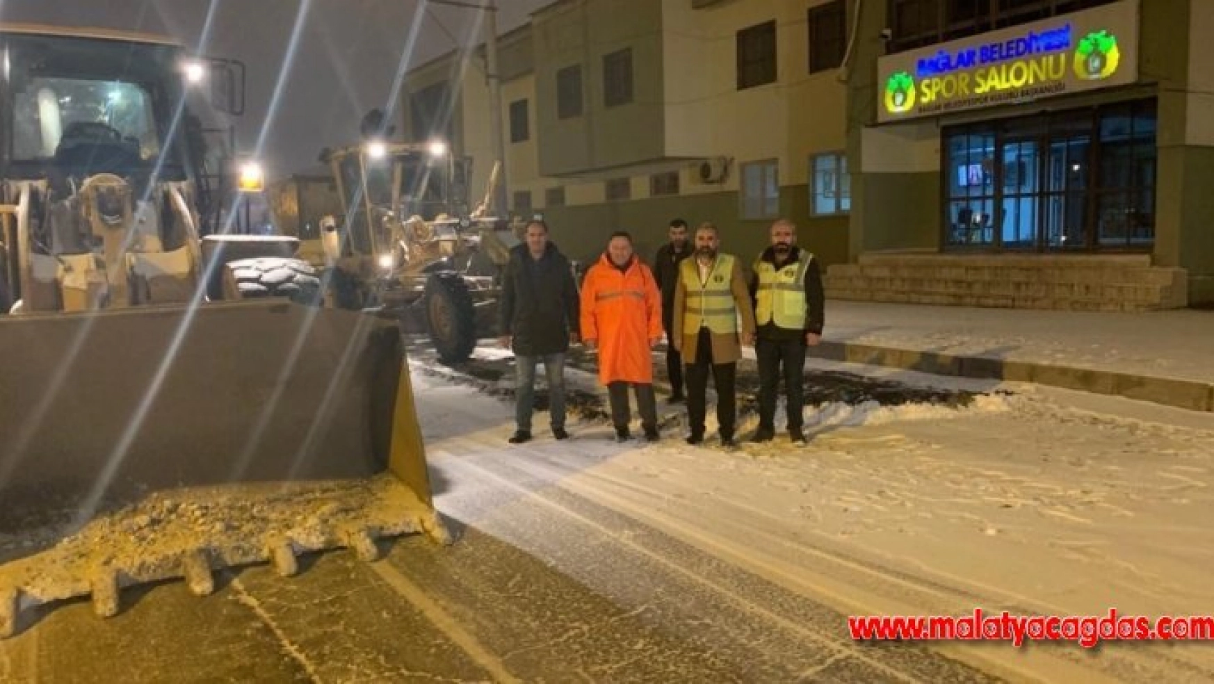 Başkan Beyoğlu kar temizleme çalışmalarında