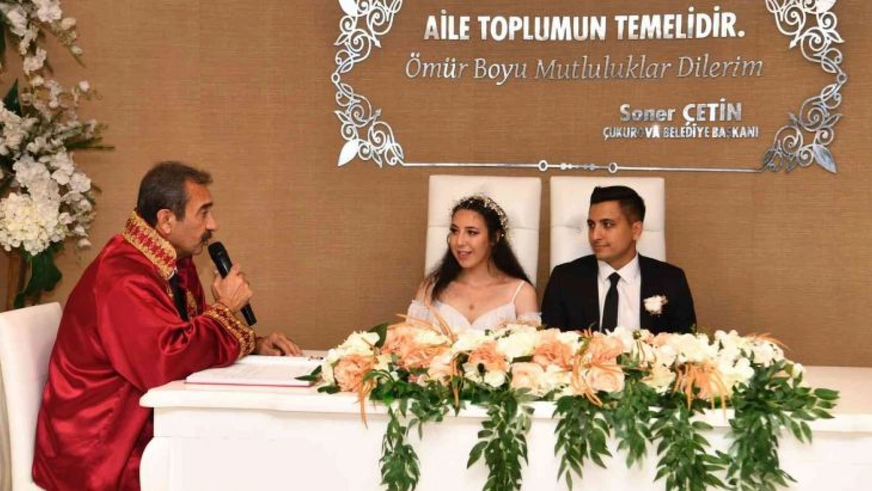 Başkan Çetin'den genç çifte sürpriz