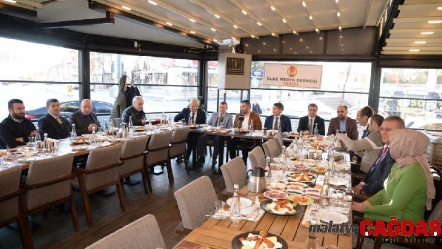 Başkan Çetin gazetecilerle kahvaltıda buluştu