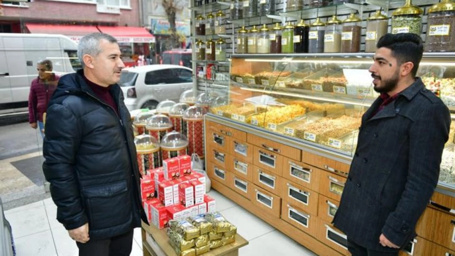 Başkan Çınar,  esnafları ziyaret edip taleplerini dinledi