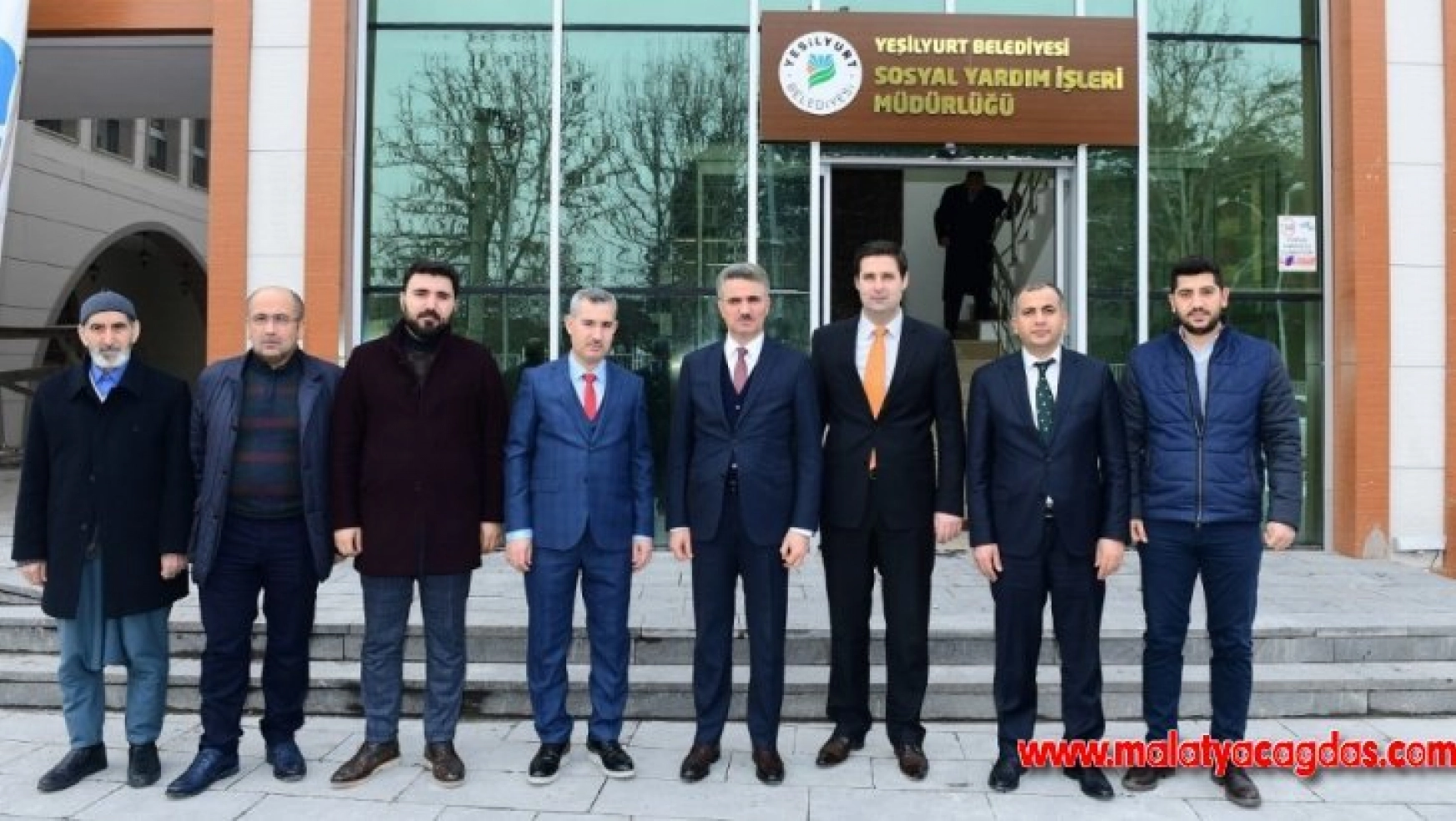 Başkan Çınar, belediye yatırımlarını gezdirdi