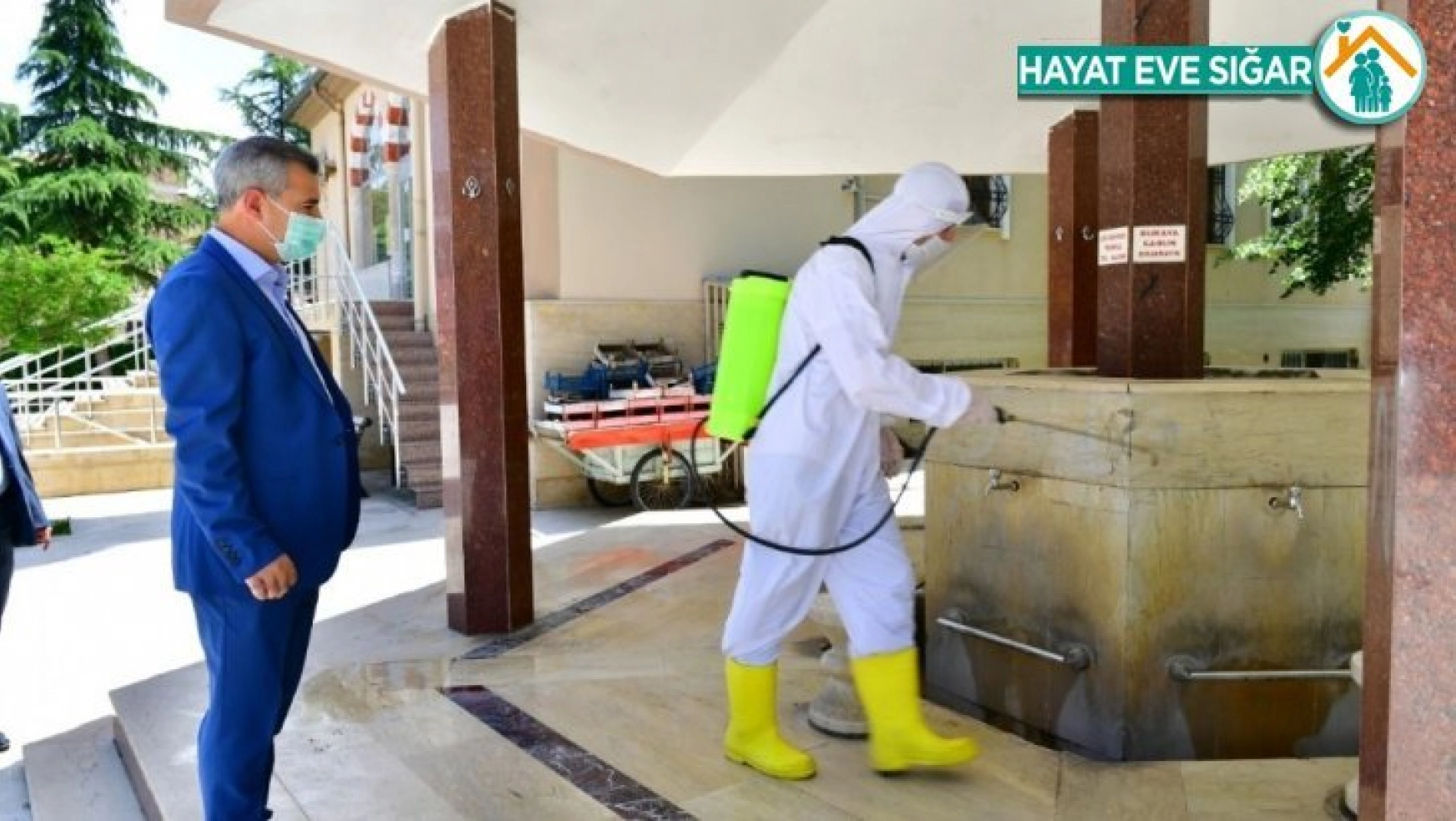 Başkan Çınar, cami dezenfekte çalışmalarını inceledi