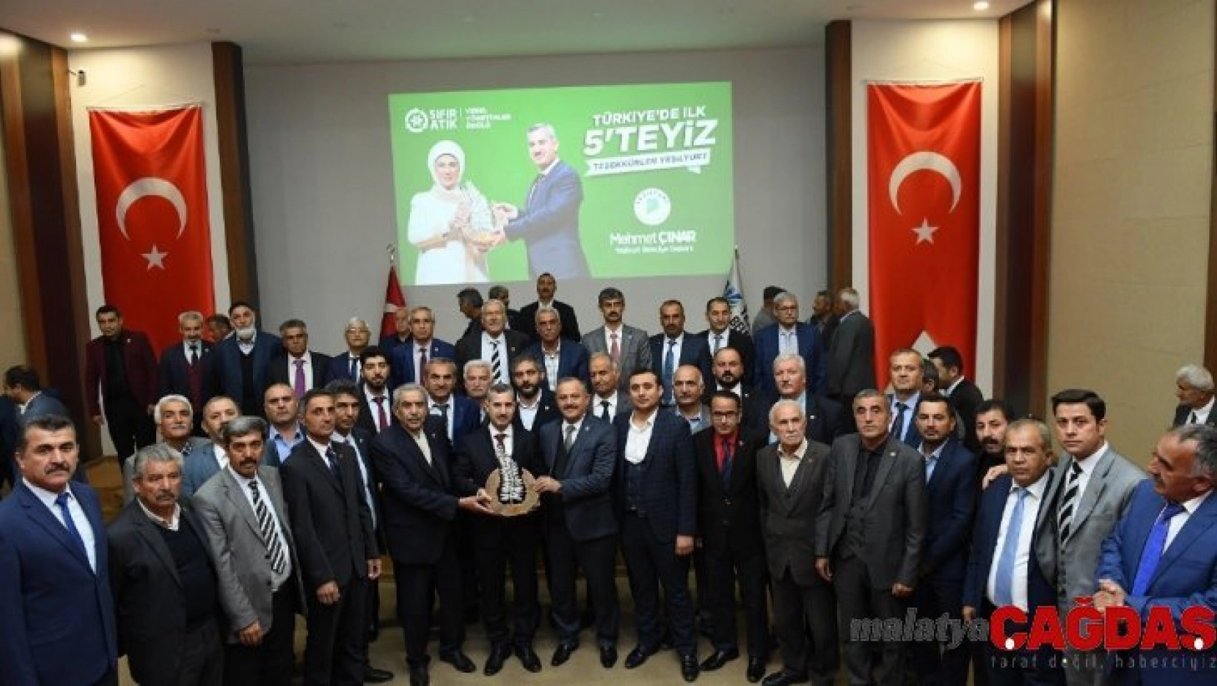 Başkan Çınar, ödüllü projelerini muhtarlara anlattı