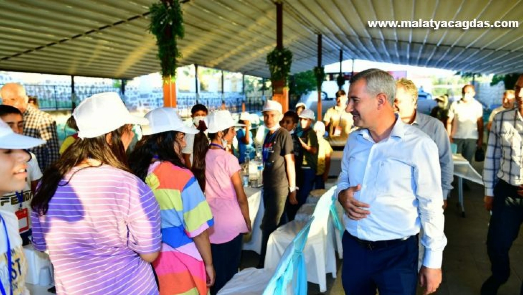Başkan Çınar, Şanlıurfalı çocukları misafir etti