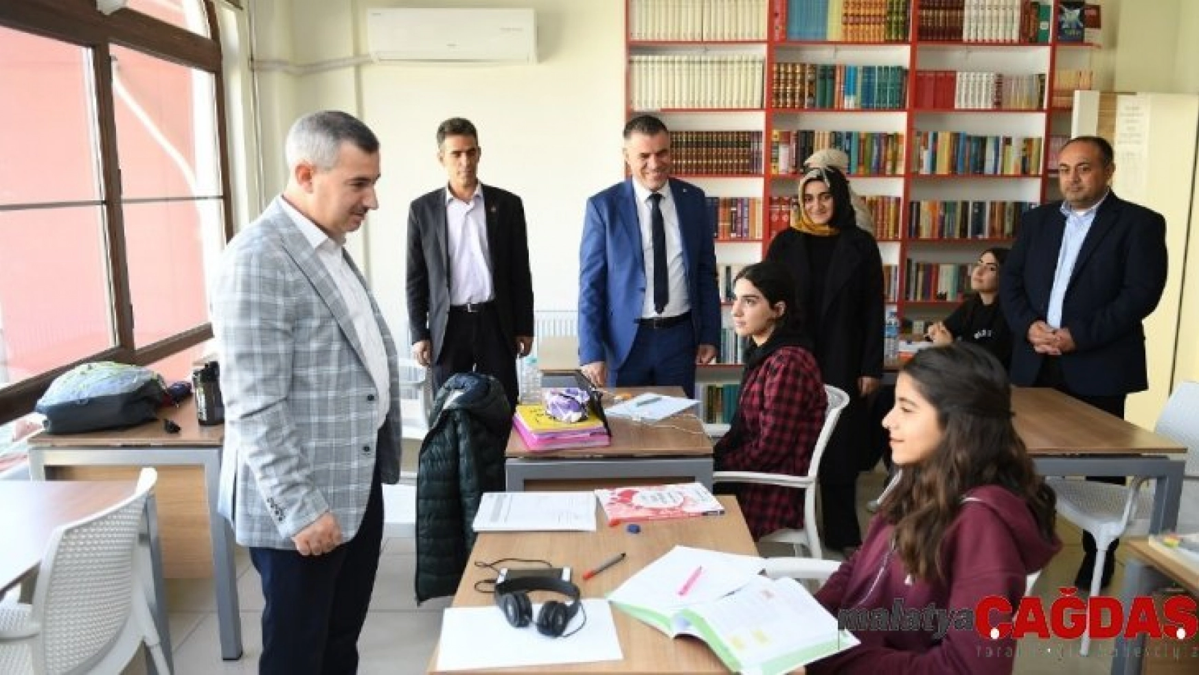 Başkan Çınar, sınava hazırlanan gençleri ziyaret etti