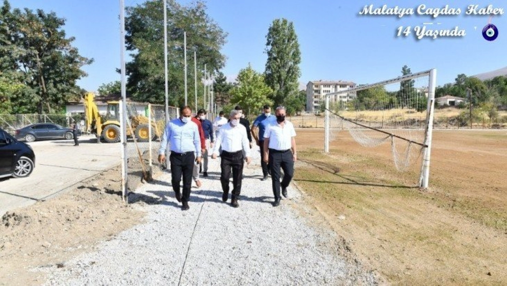Başkan Çınar, yeni futbol sahasını inceledi