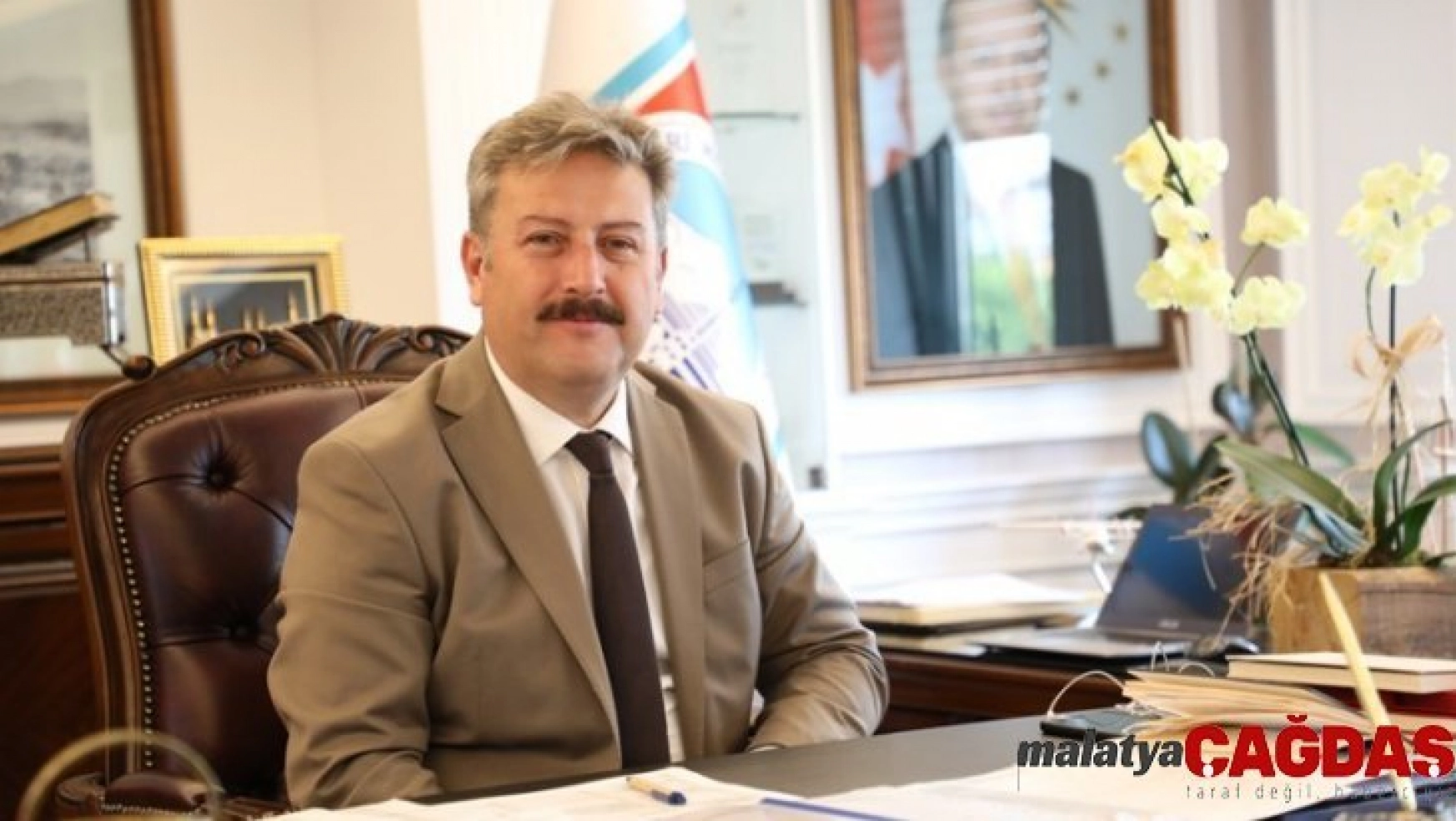 Başkan Dr. Mustafa Palancıoğlu Doç.Dr. Halil Tekiner ile Doç. Dr. Hacer Tokyürek'i Tebrik Etti