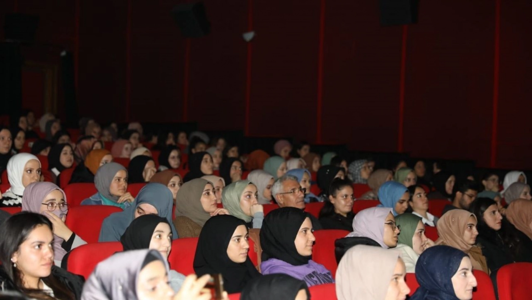 Başkan Güder, öğrencilerle sinema etkinliğinde
