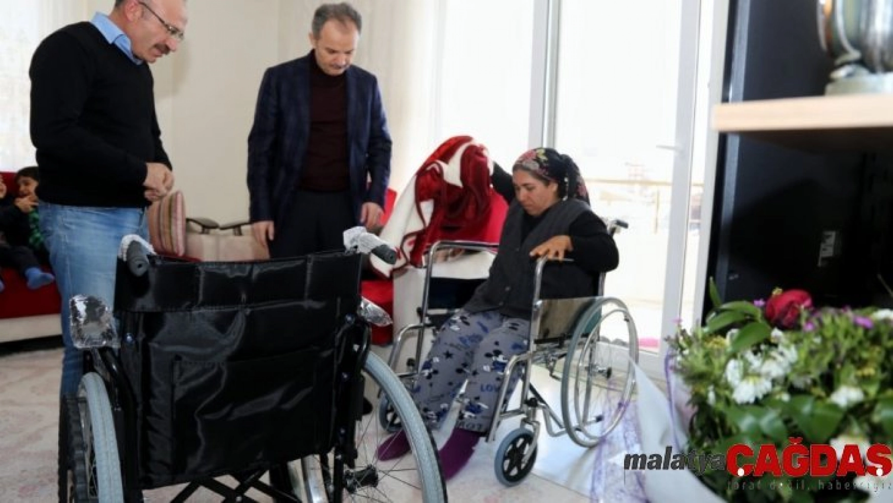 Başkan Kılınç'tan engelli vatandaşa tekerlekli sandalye