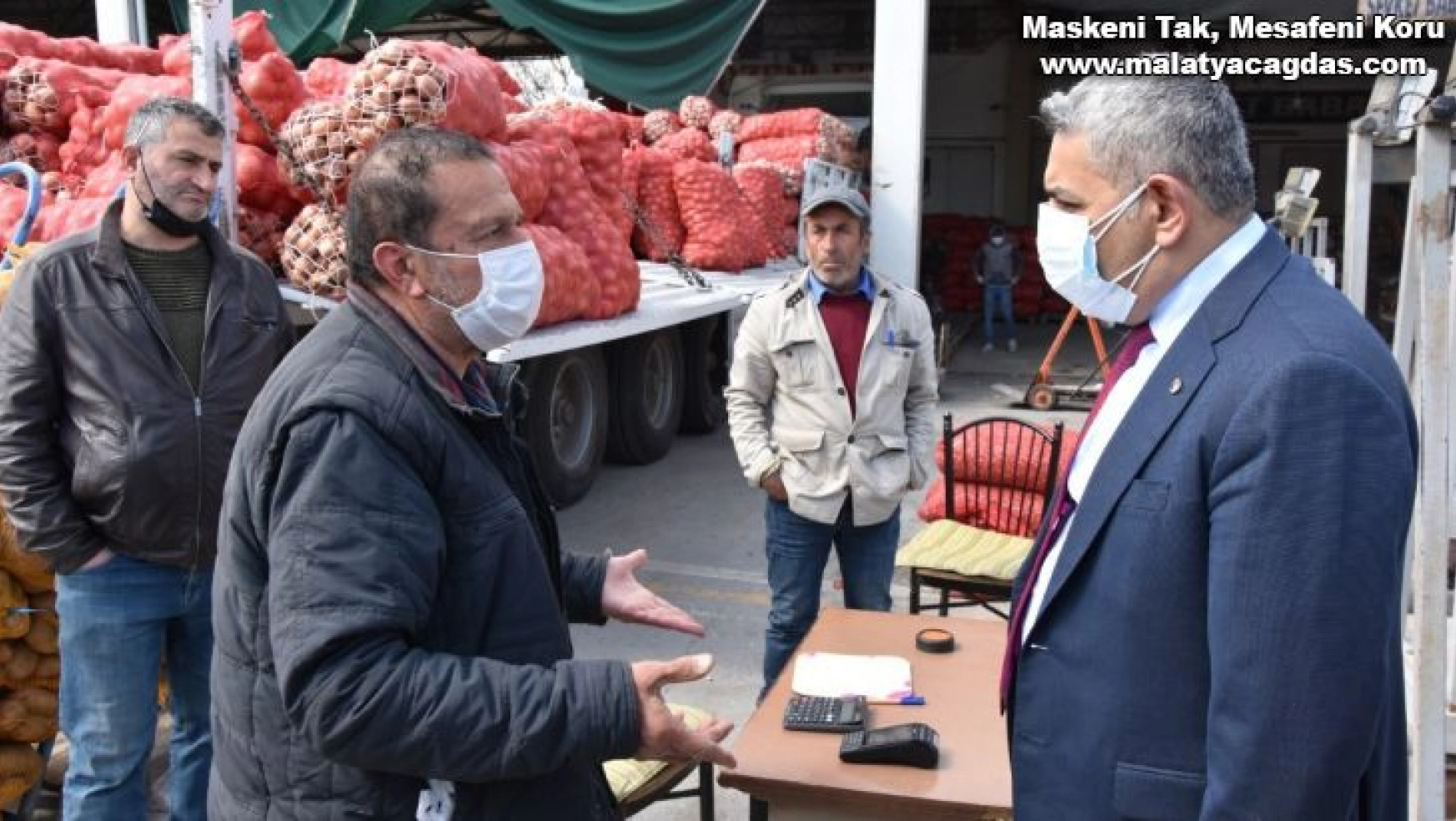 Başkan Sadıkoğlu sebze meyve komisyoncularının sorunlarını dinledi
