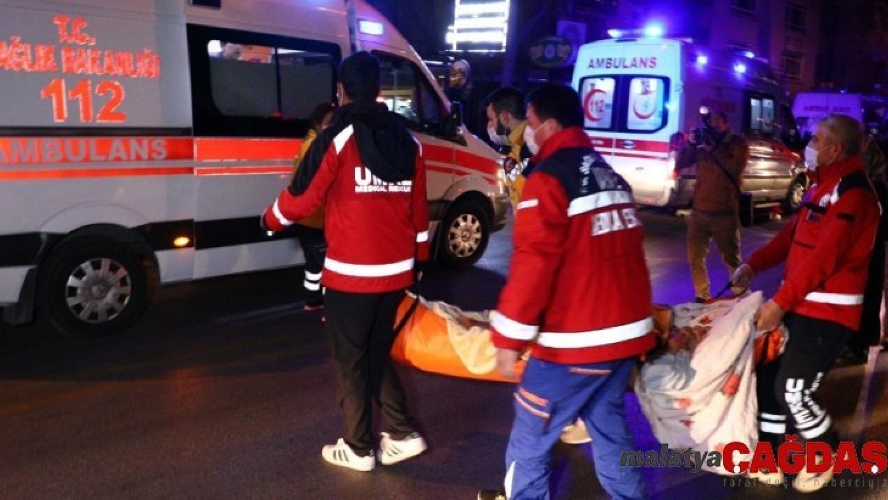 Başkent'te alevlerin arasında kalan kadın balkondan atladı: 1 yaralı
