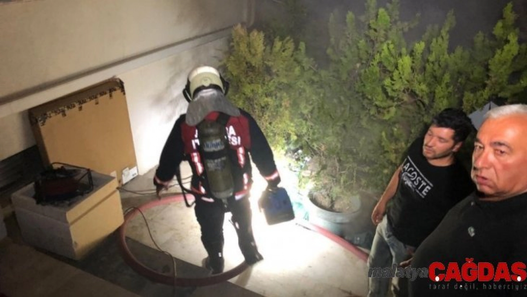 Otelde çıkan yangında 2'si çocuk 10 kişi dumandan etkilendi