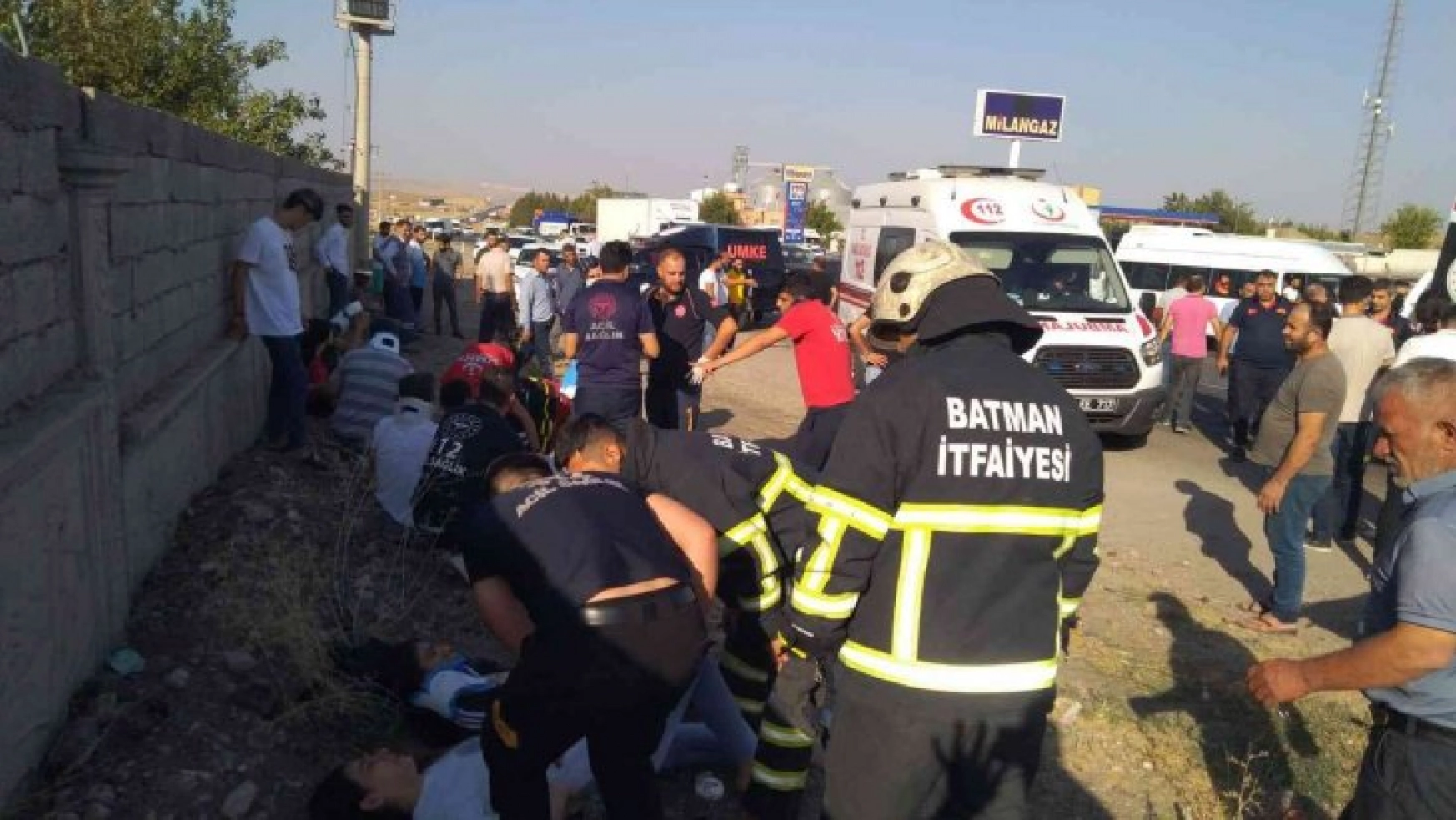 Batman'da tekstil işçilerini taşıyan minibüs devrildi: 16 yaralı