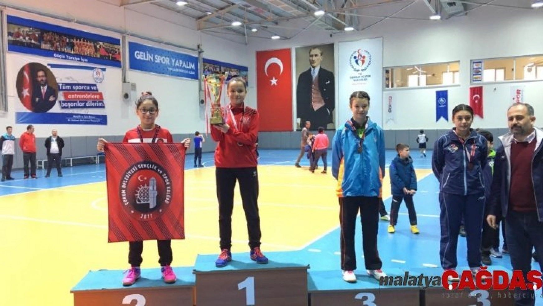 Belediye masa tenisinde Türkiye şampiyonu oldu