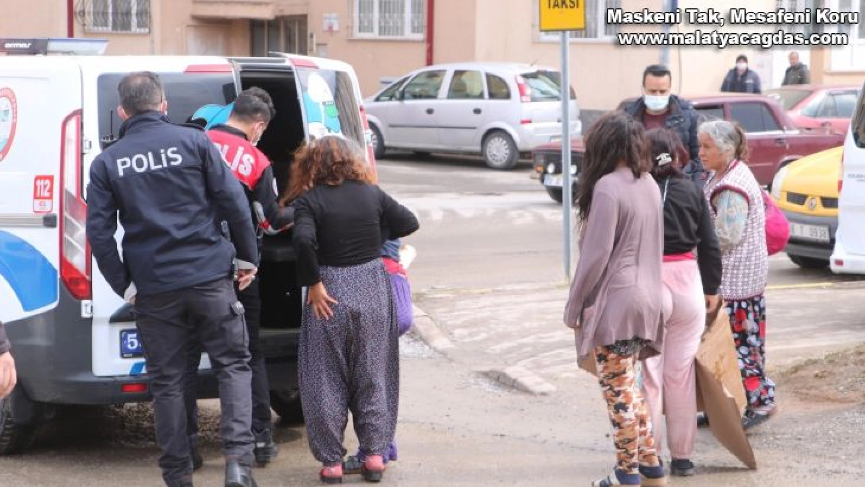 Beş kadından oluşan tırnakçı çete, polis ekipleri tarafından yakalandı