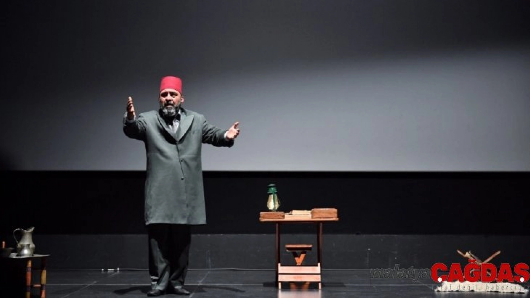 Beyoğlu'nda, Mehmet Akif Ersoy 'Gitme Ey Yolcu' tiyatro oyunuyla anıldı