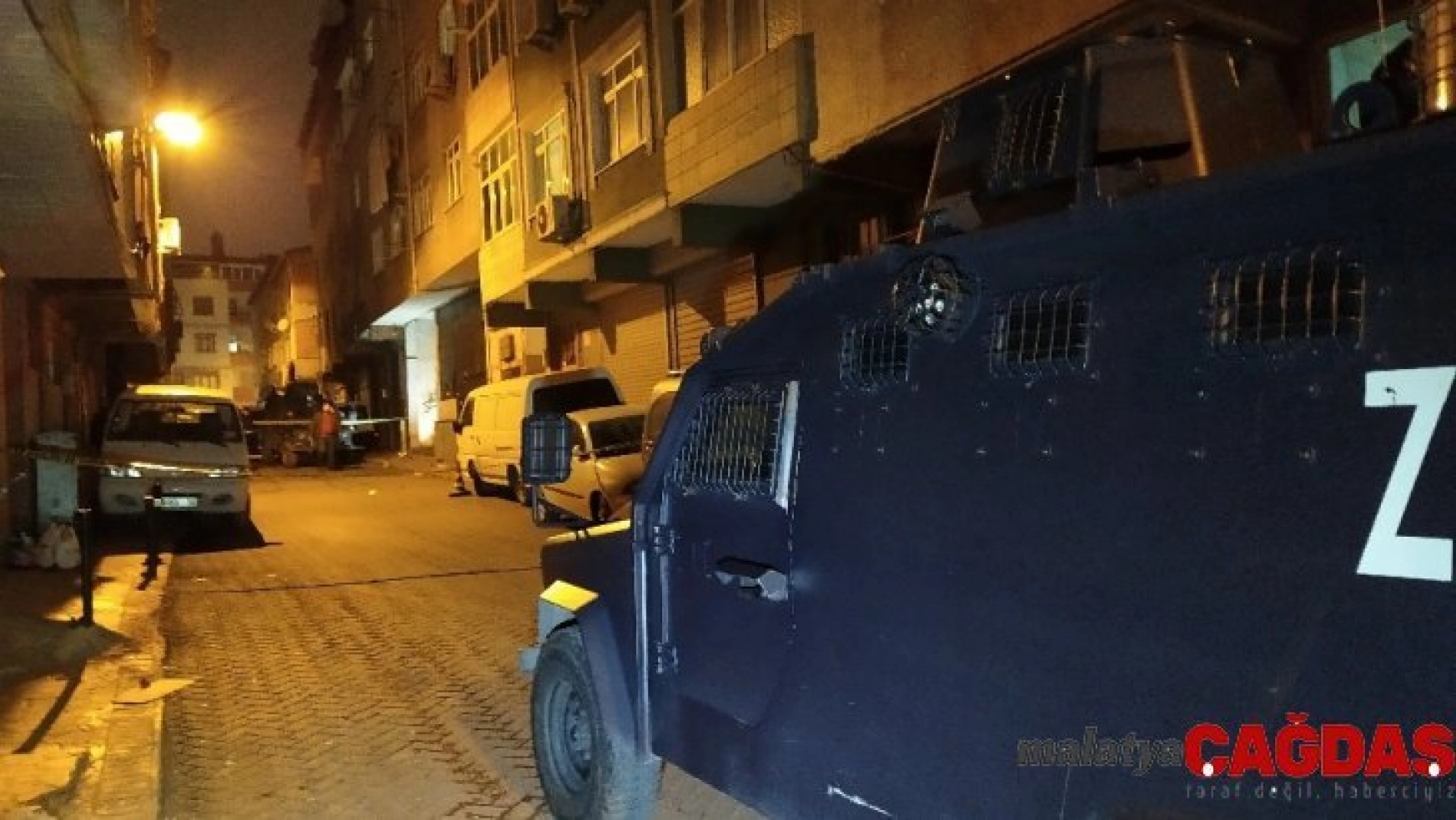 Beyoğlu'nda silahlı saldırı: İş yerine kurşun yağdırıp kaçtılar