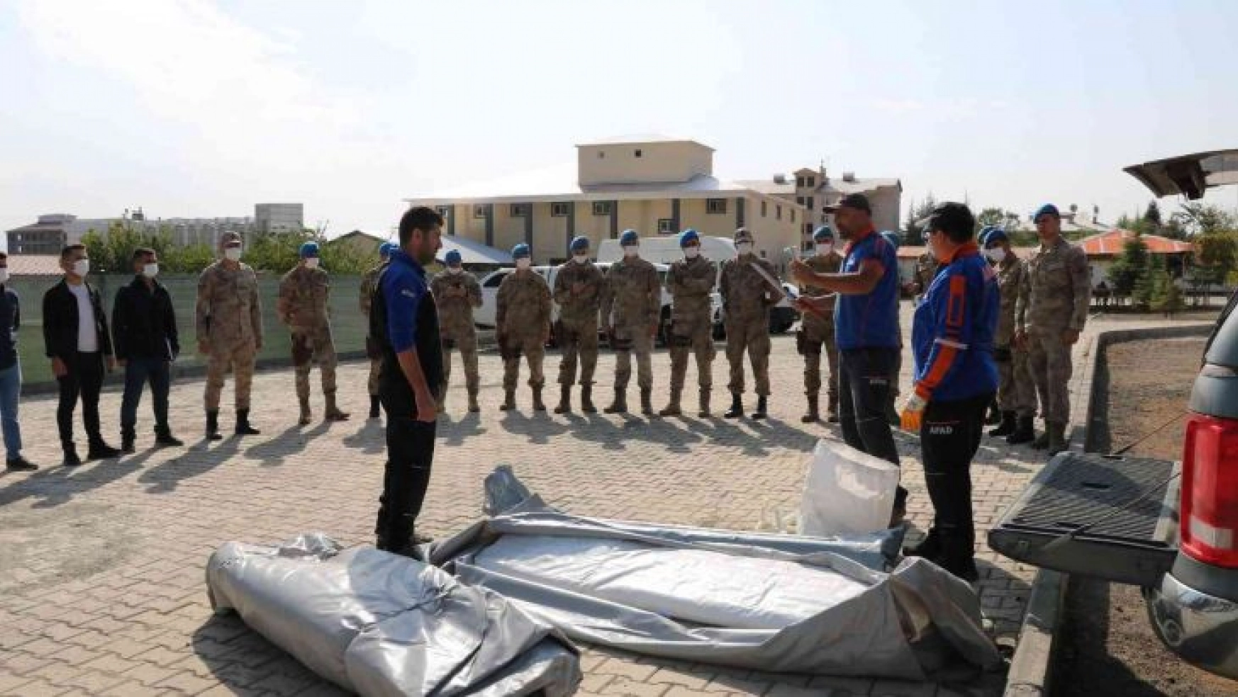 Bingöl'de 43 jandarma personeline çadır kurma eğitimi verildi