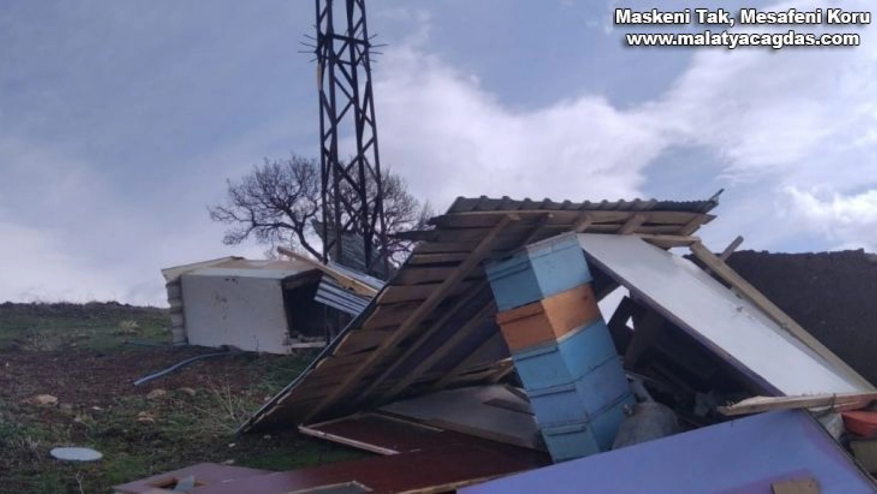 Bingöl'de fırtına arıcı kulübelerine zarar verdi