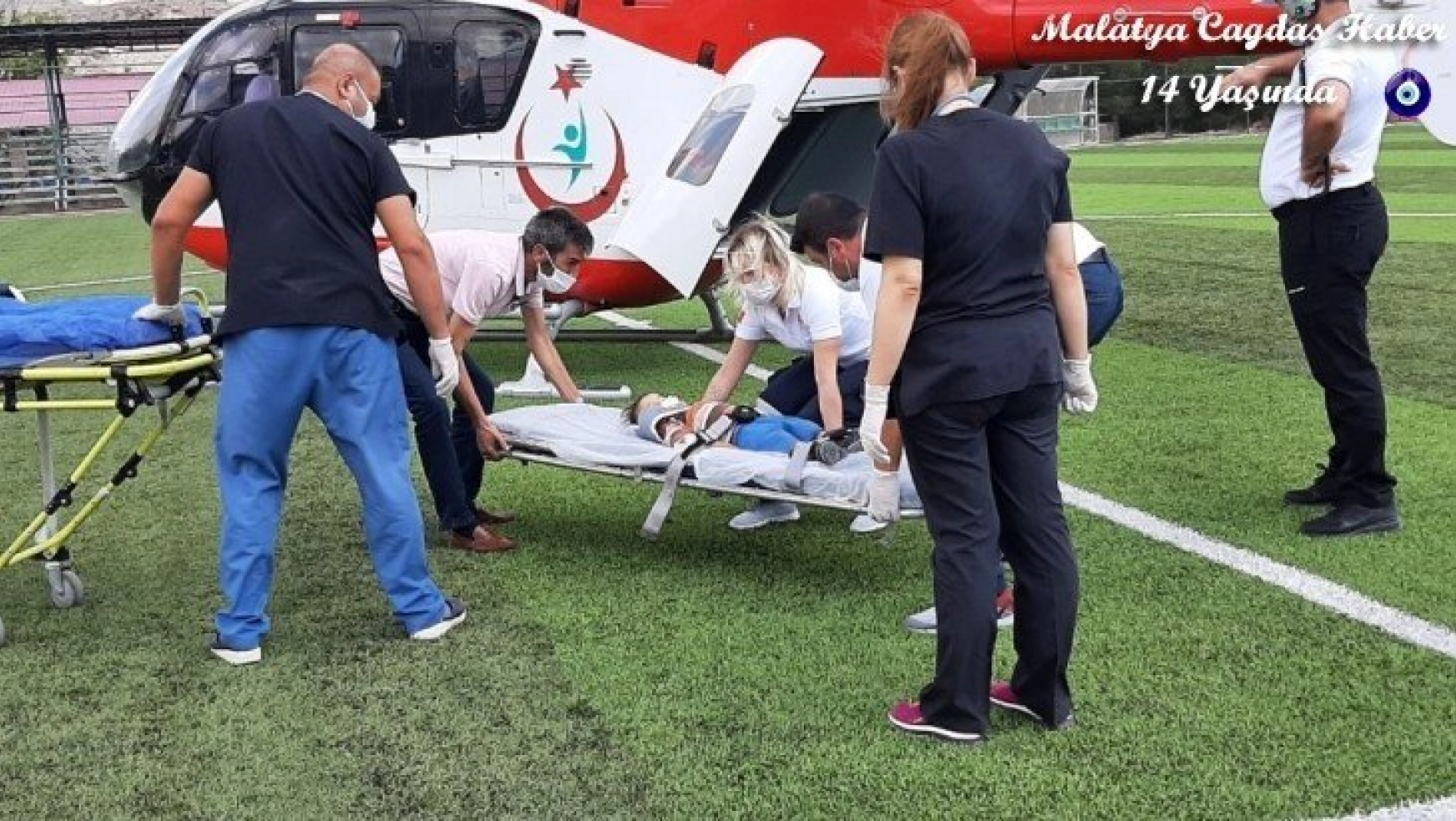 Bisikletten düşen bebeğin yardımına ambulans helikopter yetişti