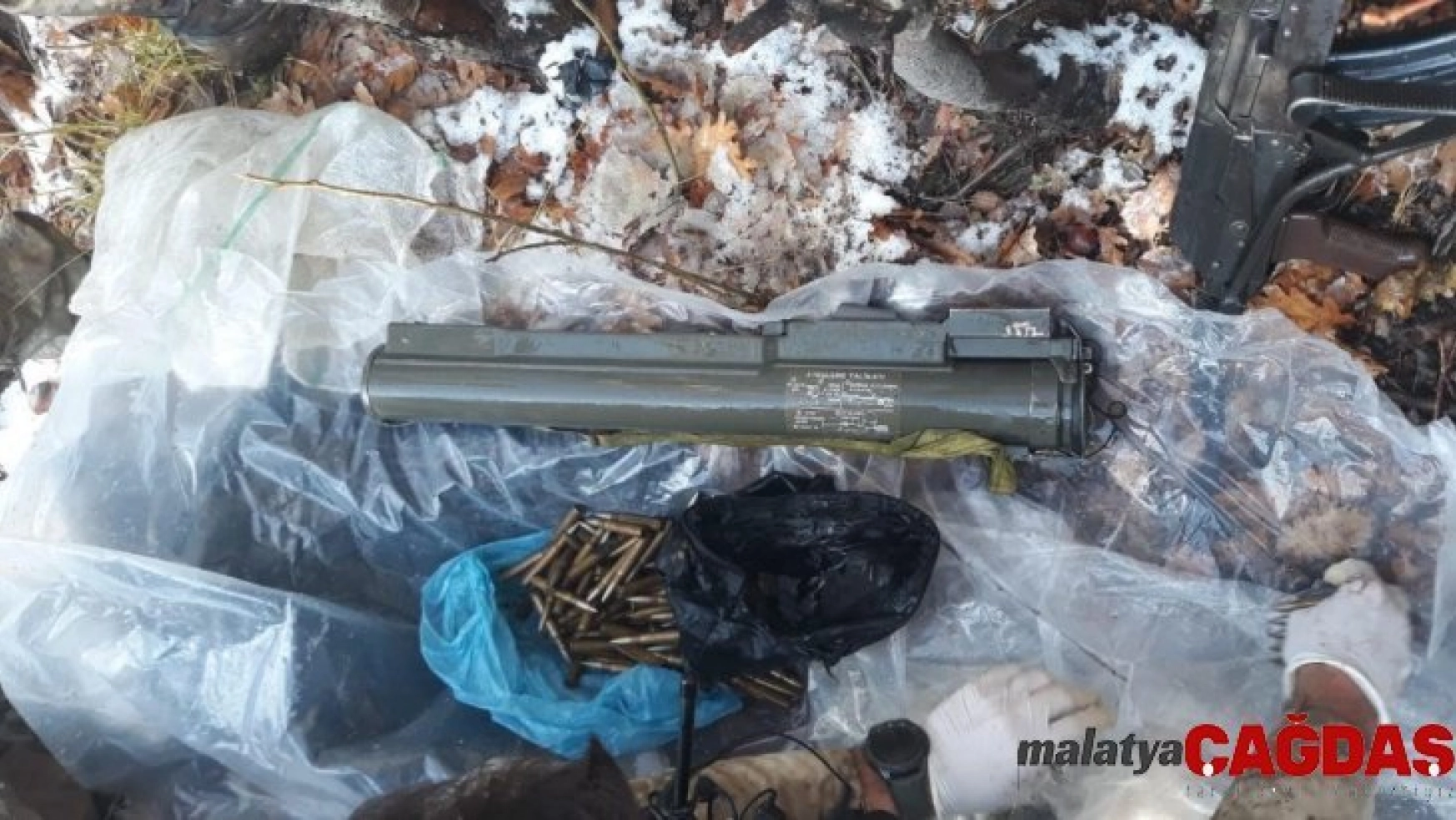 Bitlis'te araziye gizlenmiş law silahı ve mühimmat ele geçirildi