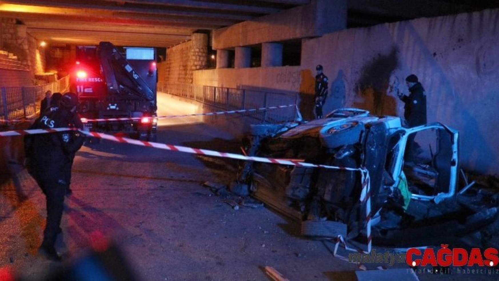 Bolu'da, köprüden uçan otomobil hurdaya döndü: 2 ölü