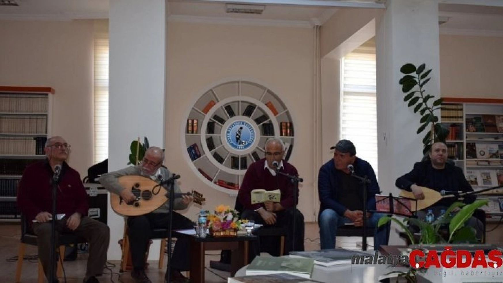 Bolvadin MYO'da müzik ve şiir dinletisi