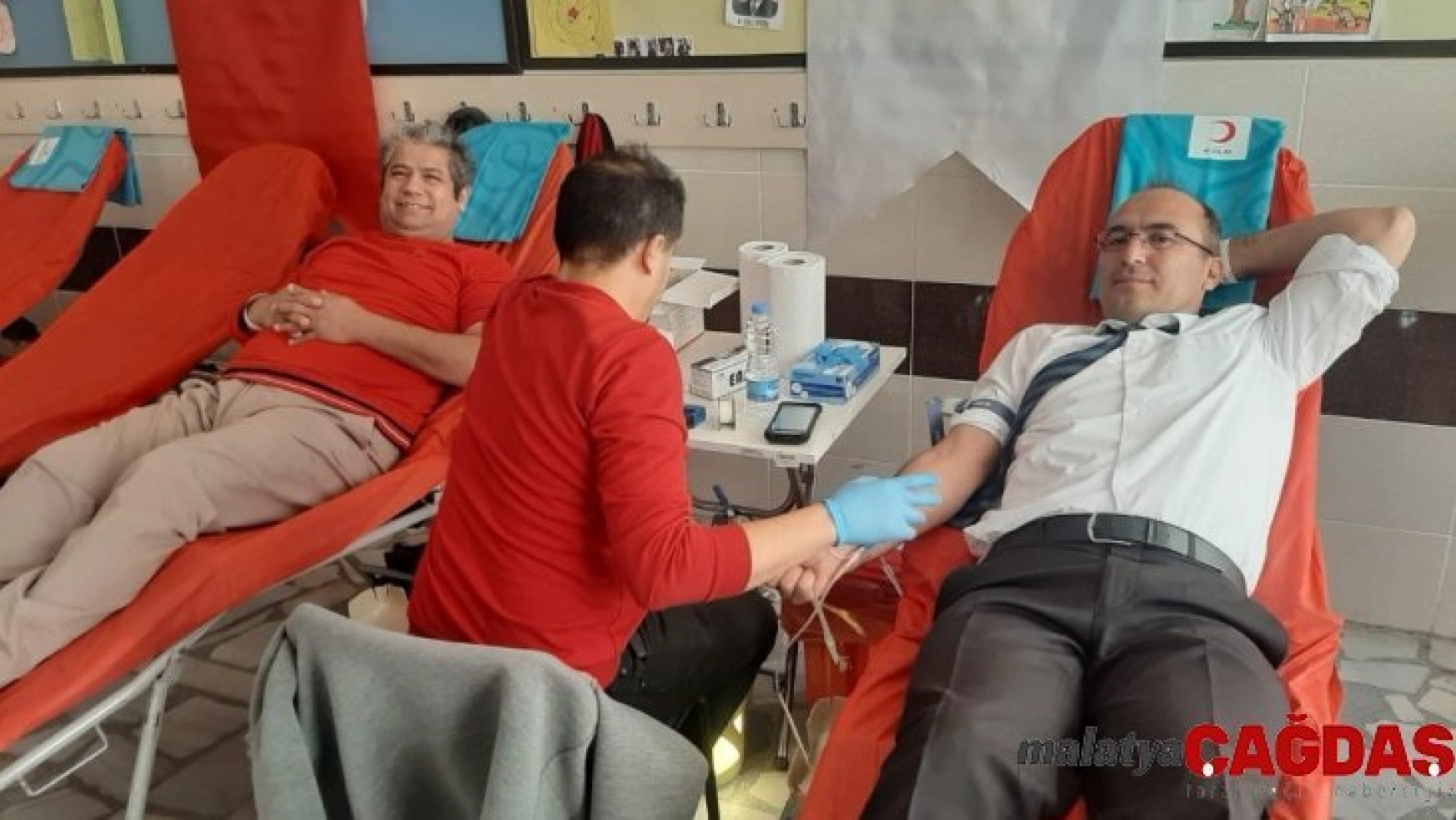 Bozyazı'da veliler ve öğretmenler kan bağışında bulundu