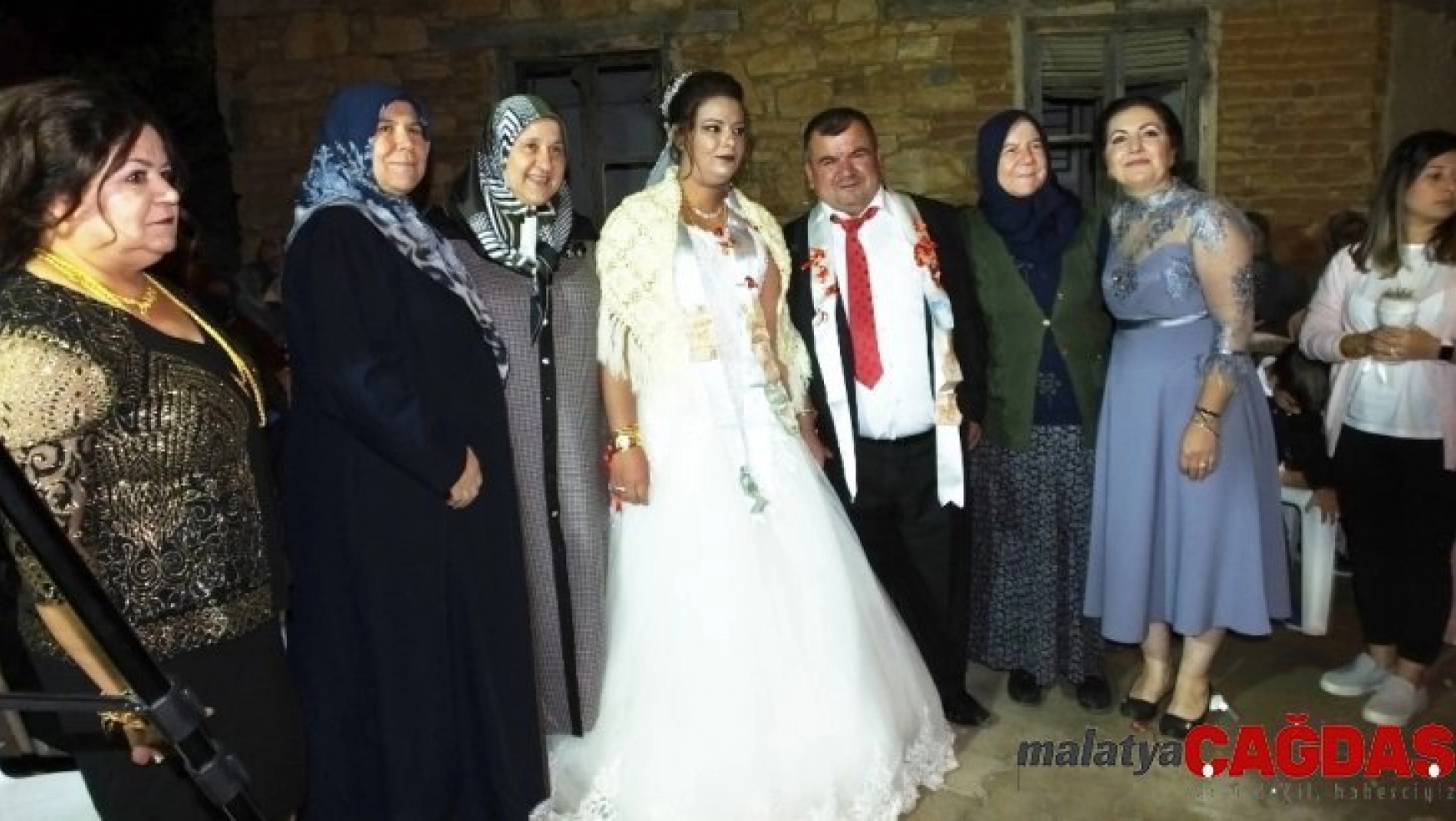Burhaniye'de Faslı Meryem'e köy düğünü