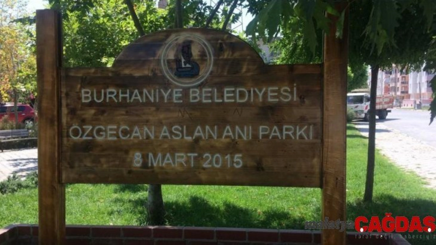 Burhaniye'de parklar yenileniyor