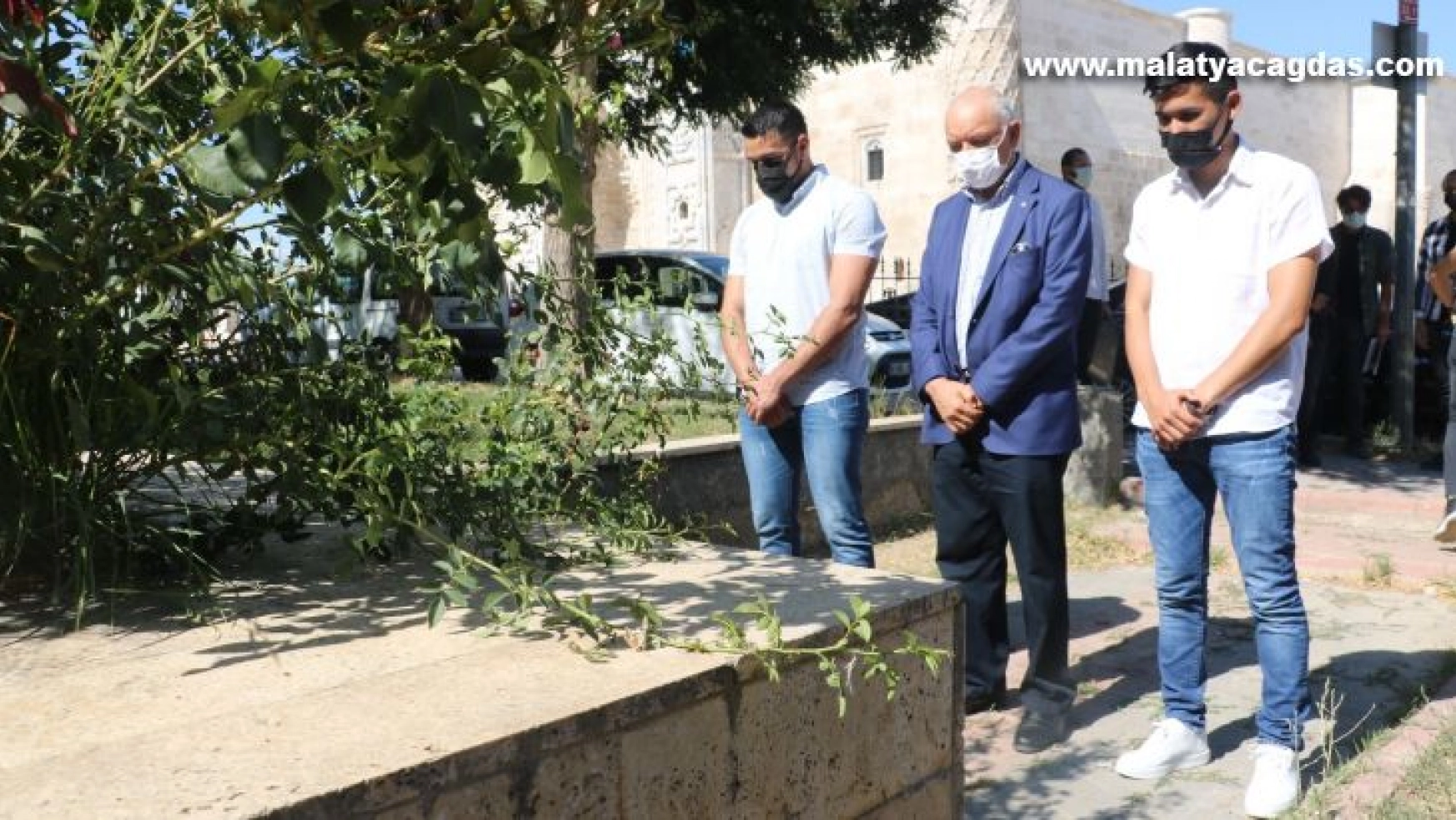 Büyükelçi, Aziz Vlas'ın Sivas'taki mezarını ziyaret etti