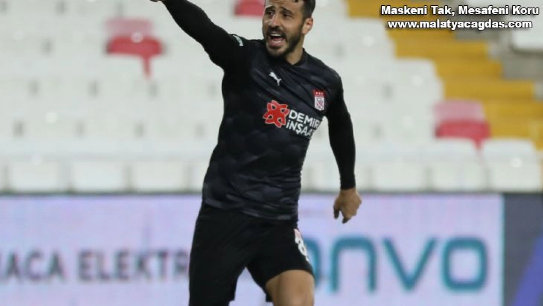 Caner Osmanpaşa 2 yıl daha Sivasspor'da