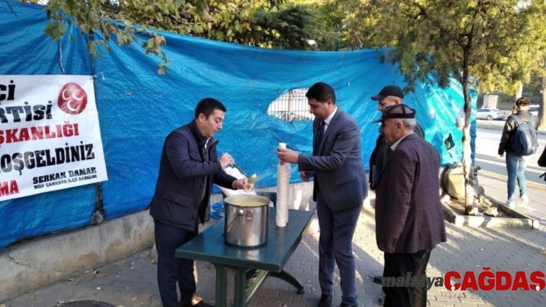 Çankaya MHP'den vatandaşlara ücretsiz çorba ikramı