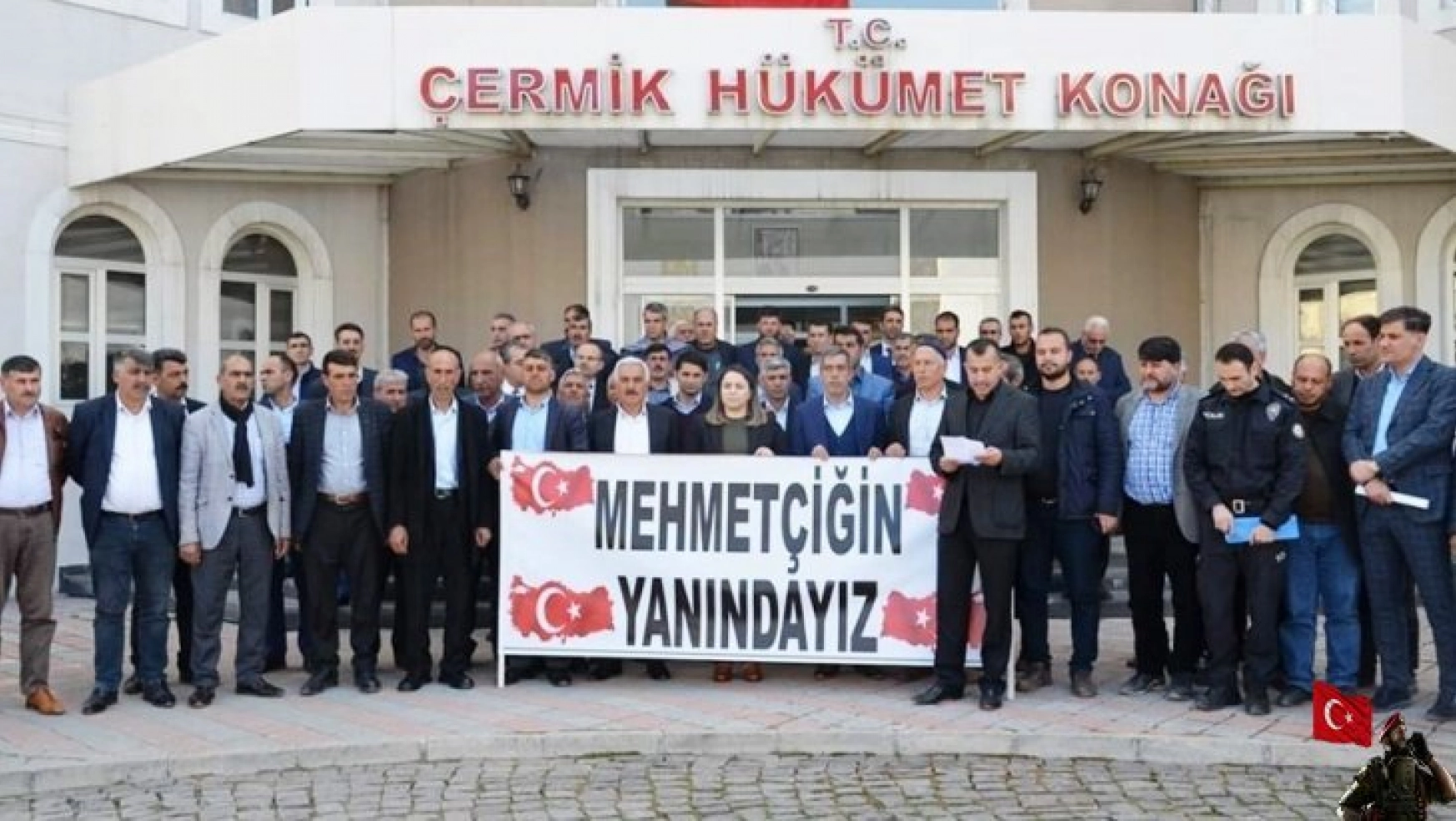 Çermik'te mahalle muhtarlarından Mehmetçiğe destek