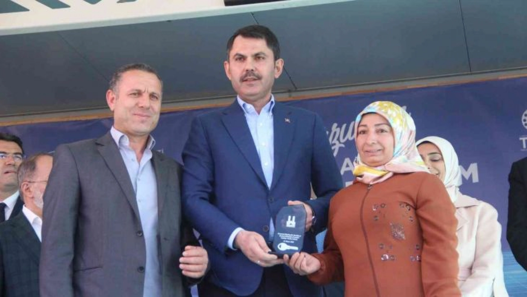 Çevre, Şehircilik ve İklim Değişikliği Bakanı Murat Kurum temel attı, anahtar teslimi yaptı