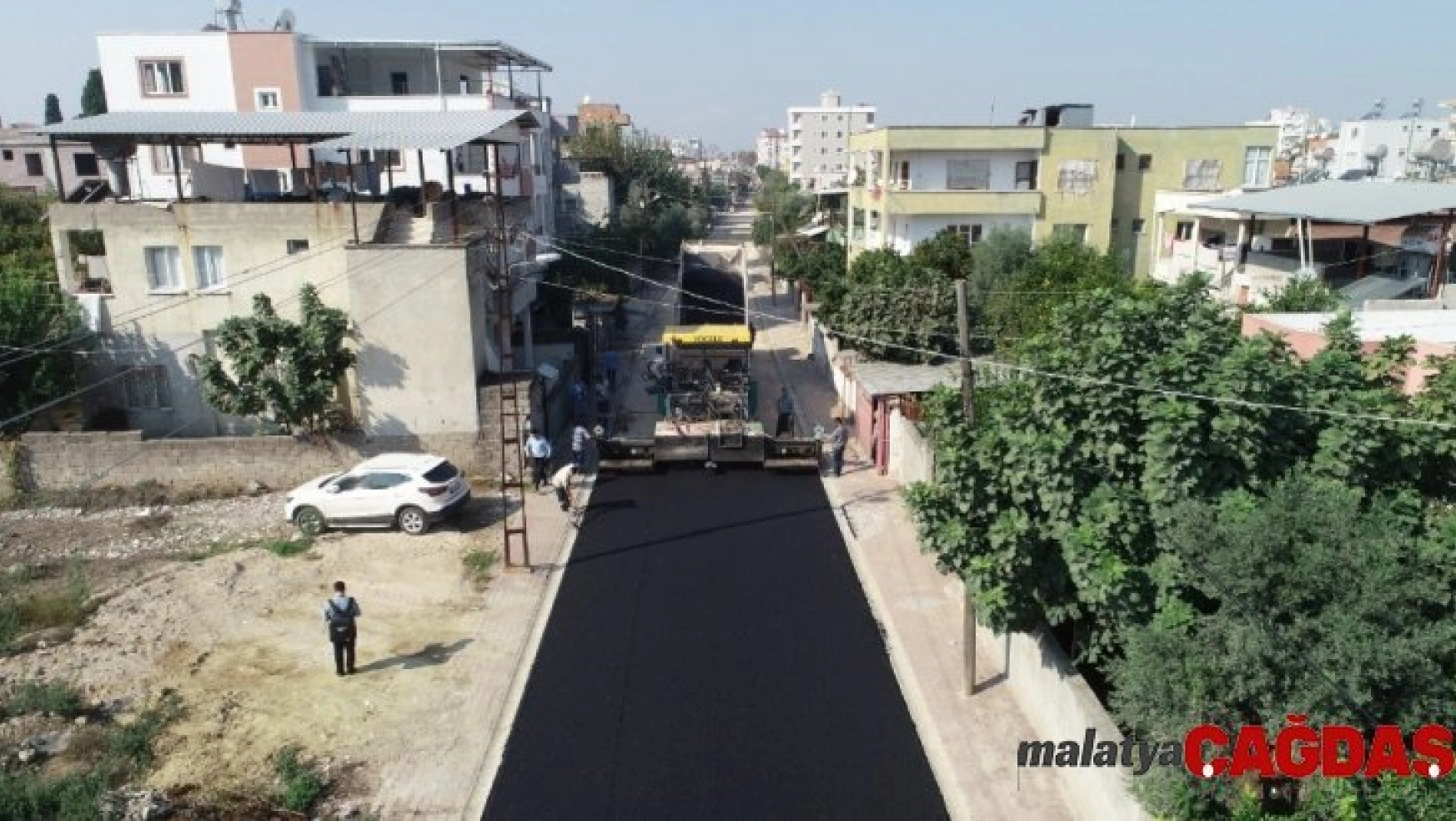 Ceyhan'da asfalt çalışmaları devam ediyor