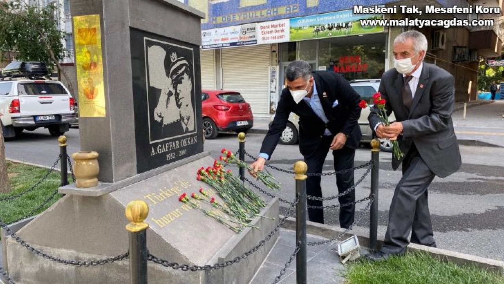 CHP Elazığ Milletvekili Gürsel Erol, şehit emniyet müdürü Okan'ın anıtını ziyaret etti