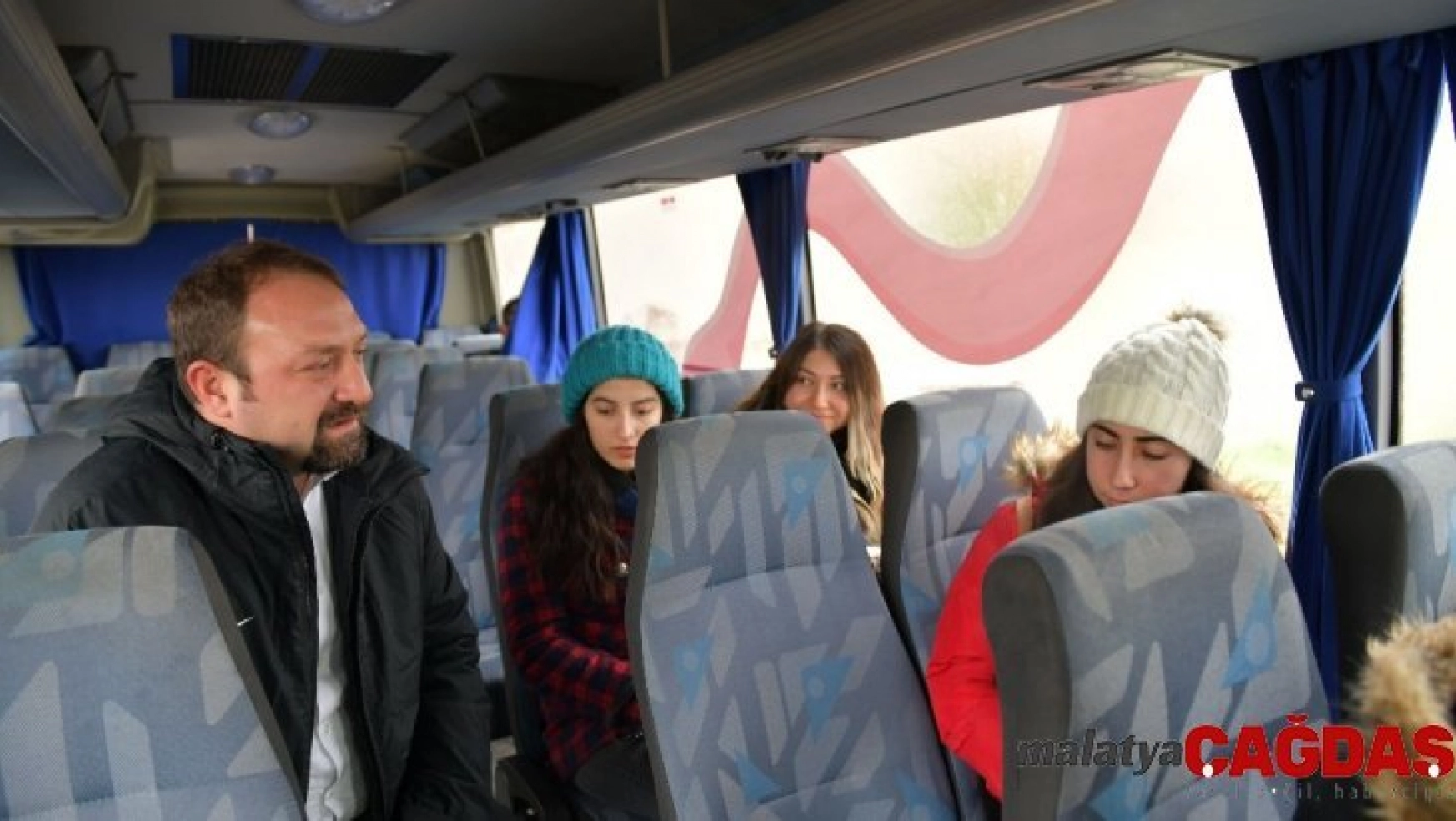 Çiğli Belediyesi soğuklarda üniversite öğrencilerini unutmadı