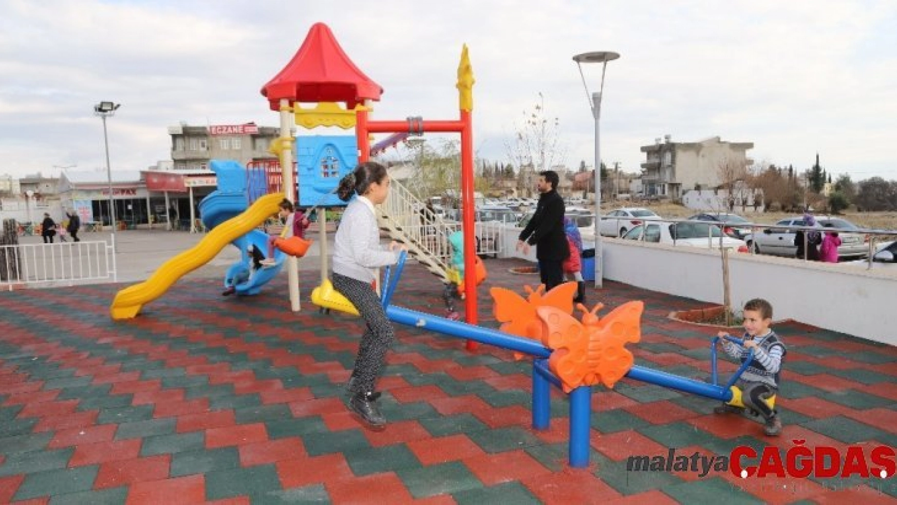 Çocuk hastanesine oyun parkı kuruldu