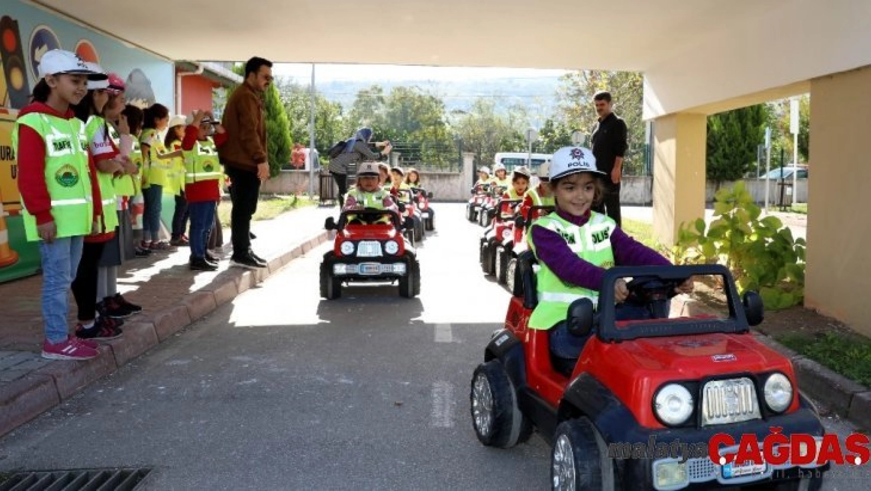 Çocuklara küçük yaşta uygulamalı trafik eğitimi