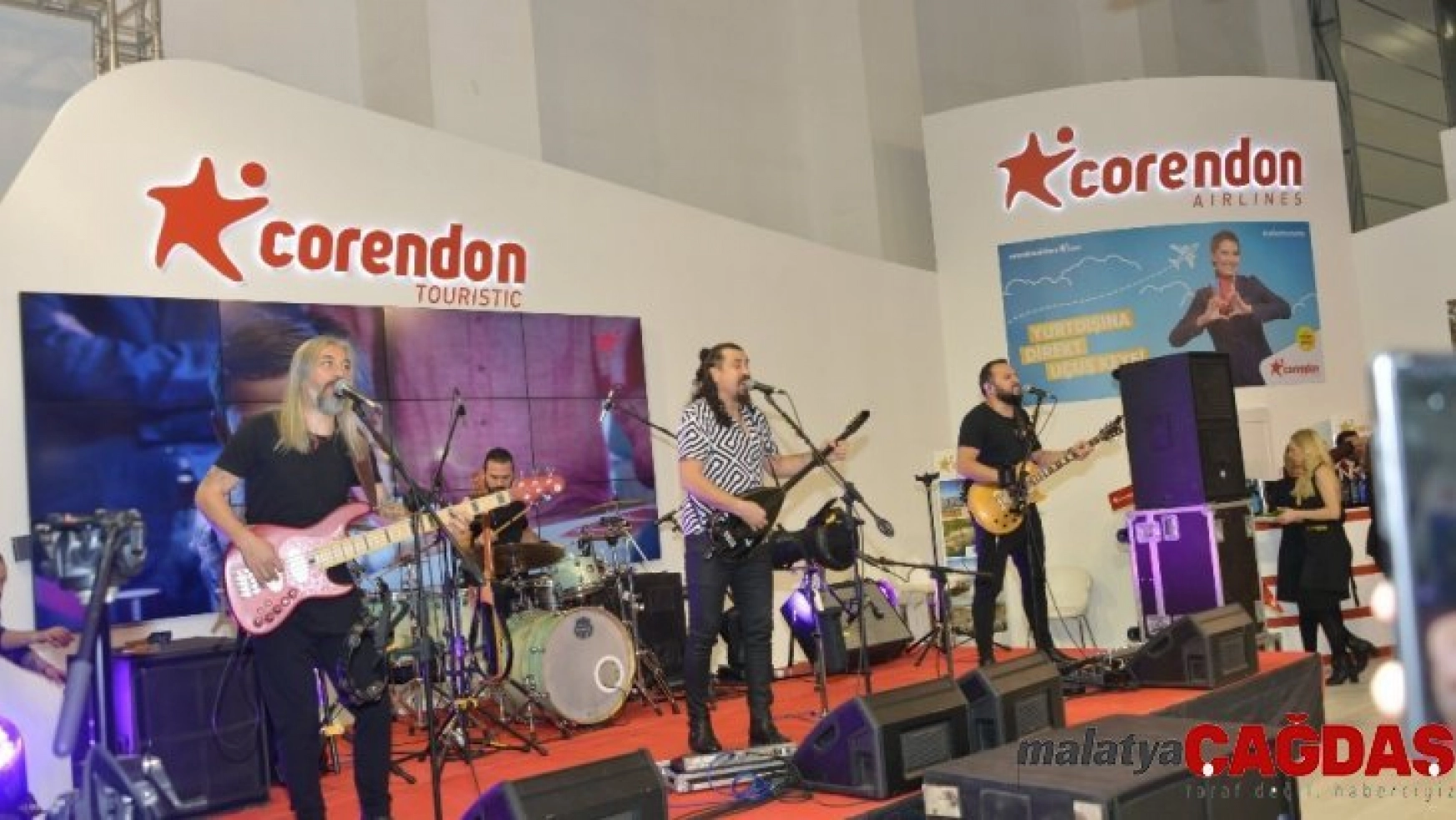 Corendon Airlines'tan Travel Turkey İzmir'in ilk gününde konser sürprizi
