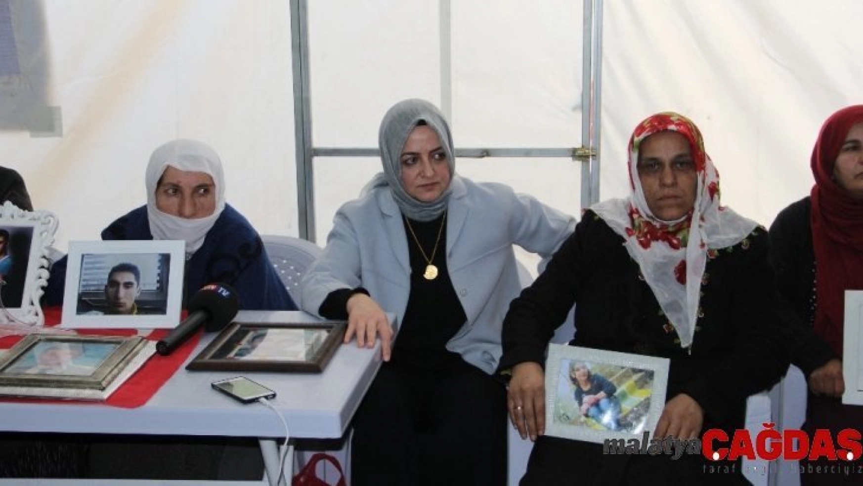 Cumhurbaşkanı Başdanışmanı Orhan'dan evlat nöbetindeki annelere ziyaret