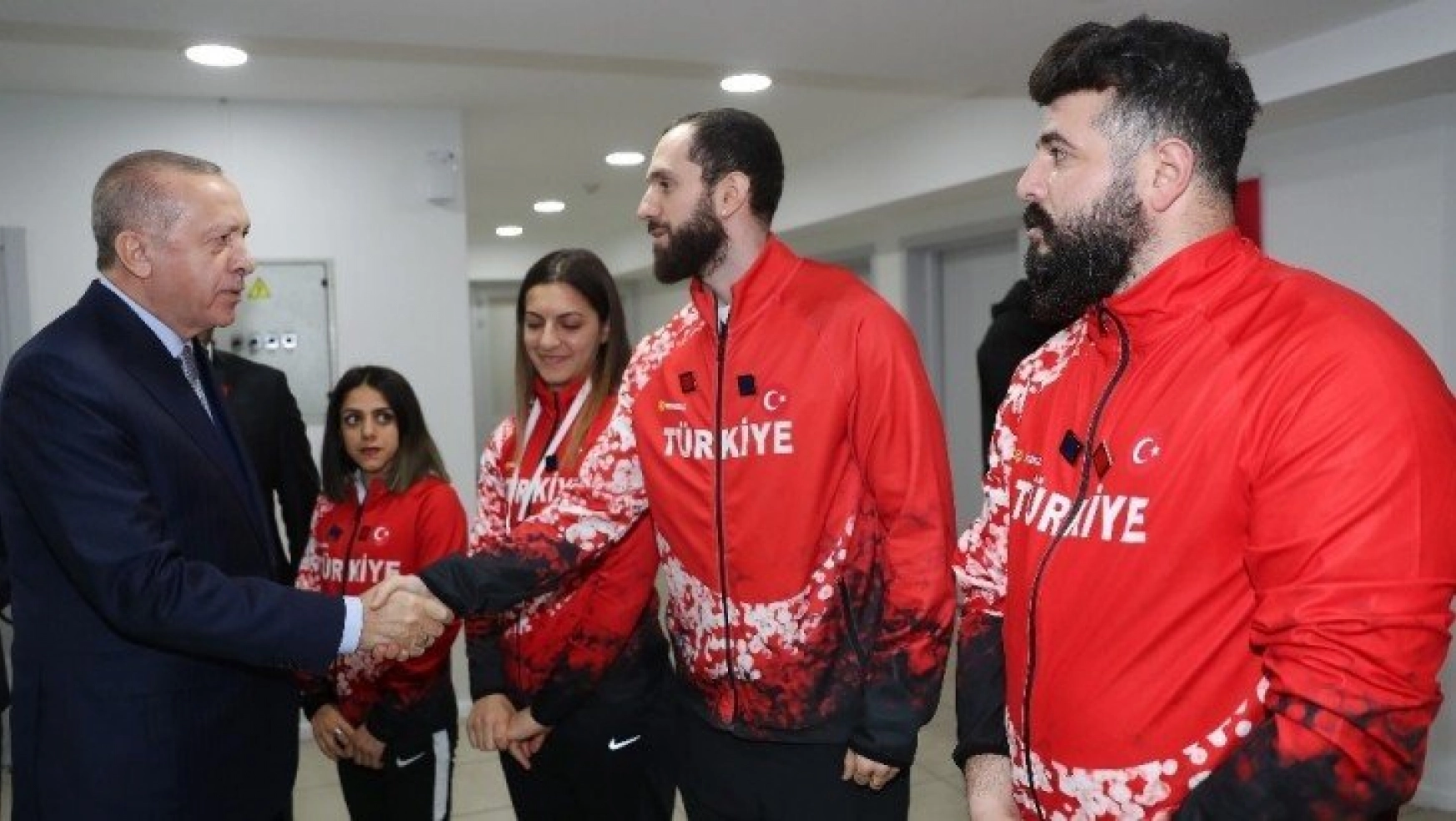 Cumhurbaşkanı Erdoğan, Burhan Felek Atletizm Pisti'nin açılışını yaptı