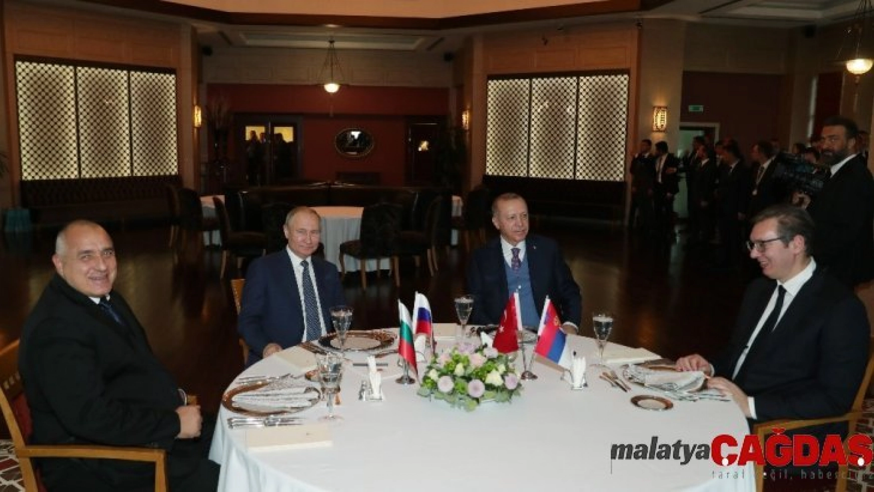 Cumhurbaşkanı Erdoğan, liderleri yemekte ağırladı