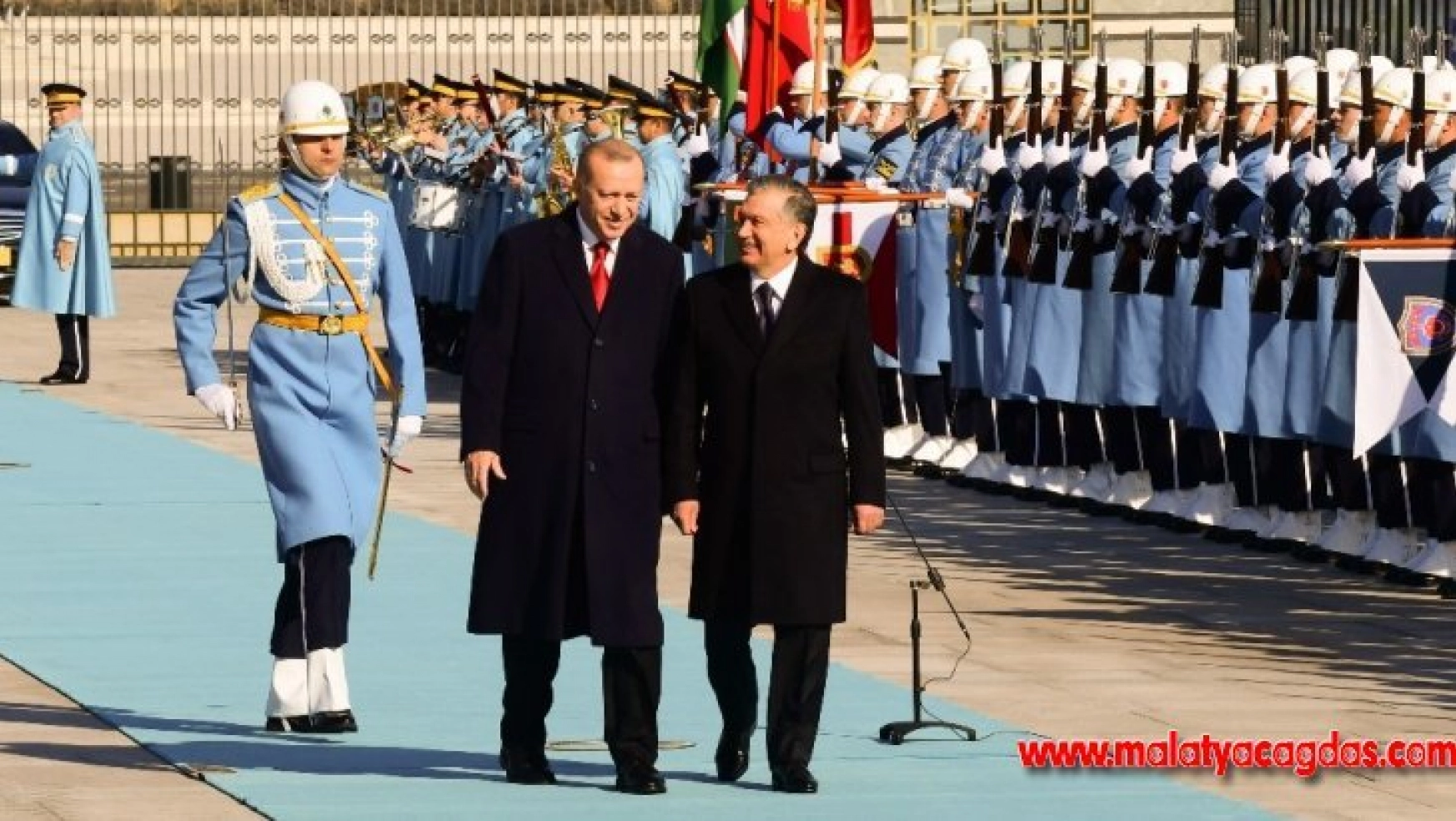 Cumhurbaşkanı Erdoğan, Özbek Cumhurbaşkanı Mirziyoyev'i resmi törenle karşıladı