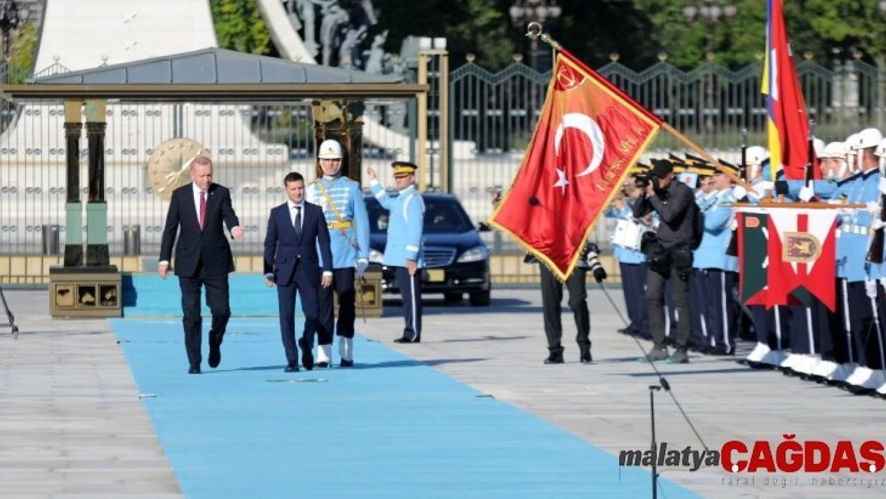 Cumhurbaşkanı Erdoğan, Ukrayna Devlet Başkanı Zelenskiy'i resmi törenle karşıladı
