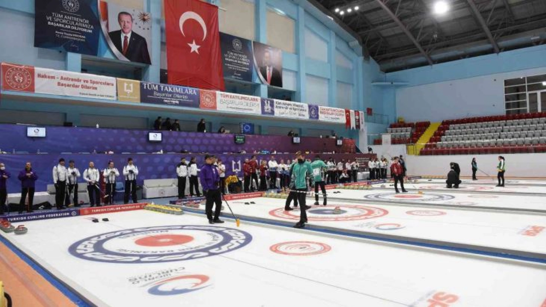 Curling 2022 Kış Olimpiyat Oyunları ön eleme müsabakaları Erzurum'da devam ediyor